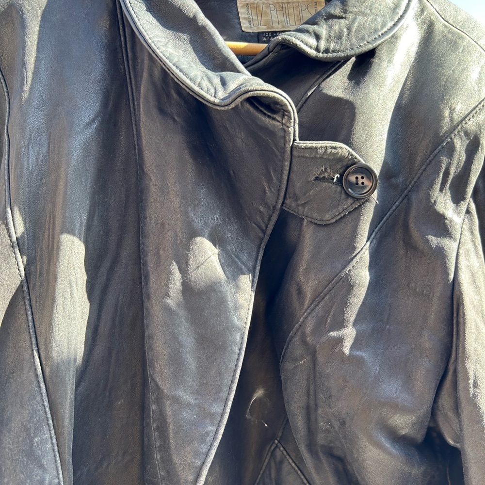 Vintage Black Leather Jacket Small beautiful details, naturally distressed. 🇨🇦 - Picture 5 of 6